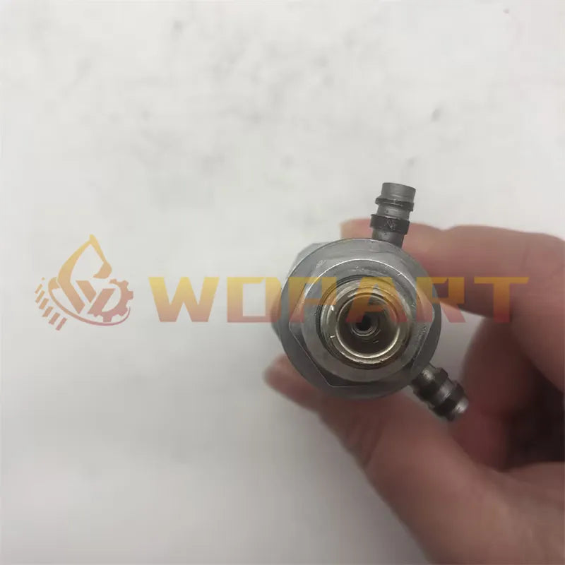 093500-2170 19202-53021 70000-65208 15271-53000 19202-53020 Fuel Injector for Kubota Tractor V1902 L185 L245 L2050 L295 L225DT