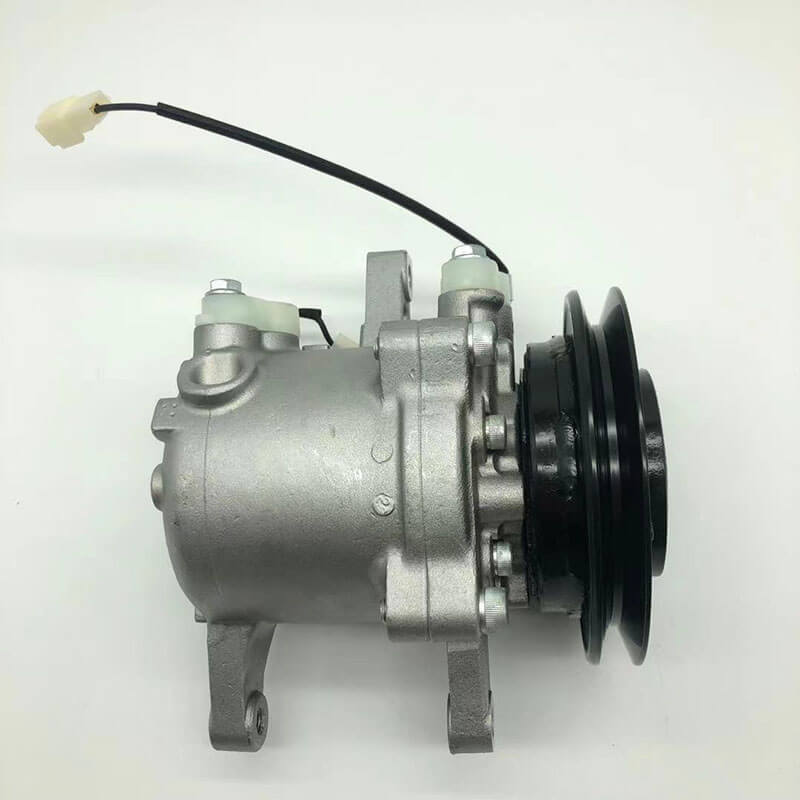 RD451-93900 Air Conditioning Compressor For Kubota Excavator U35-4 U55 U55-4