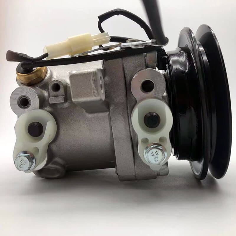 RD451-93900 Air Conditioning Compressor For Kubota Excavator U35-4 U55 U55-4